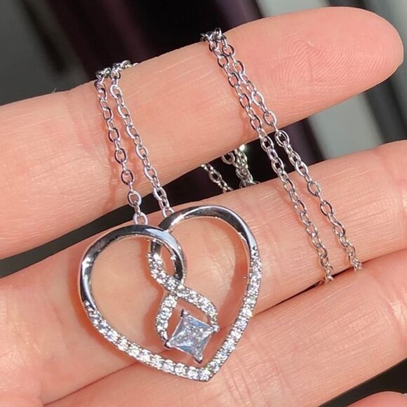 💥 Heart Necklace Exquisite Valentine's Gifts Elegant CZ for Women HA4597